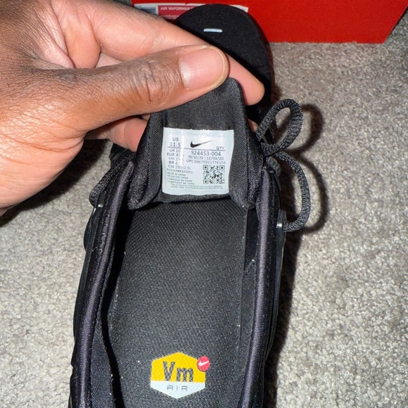 Nike Air Vapormax Plus Black Sneakers - Picture 4 of 4